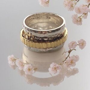 Silpada Silver and Gold Hammered Spin Ring
One Size 7. R1477 one size 10